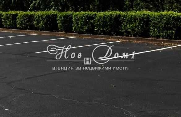 Удобен подход за големи автомобили ! Просторно маневрено пространство