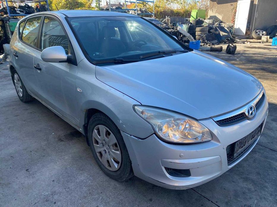 dezmembrez hyundai i30 cod motor g4fa/usa fata hyundai i30/hayon