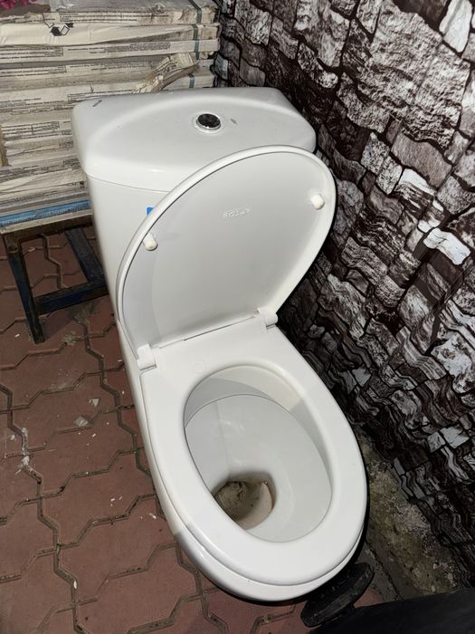 Продам целый рабочий унитаз без дефектов