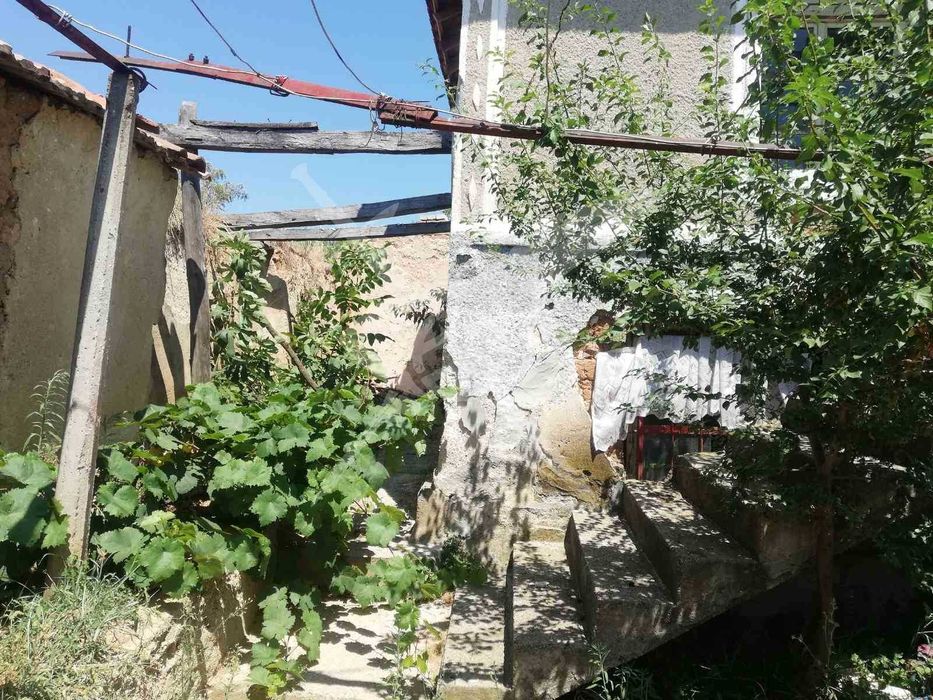 Двуетажна къща в село Отец Паисиево 33787
