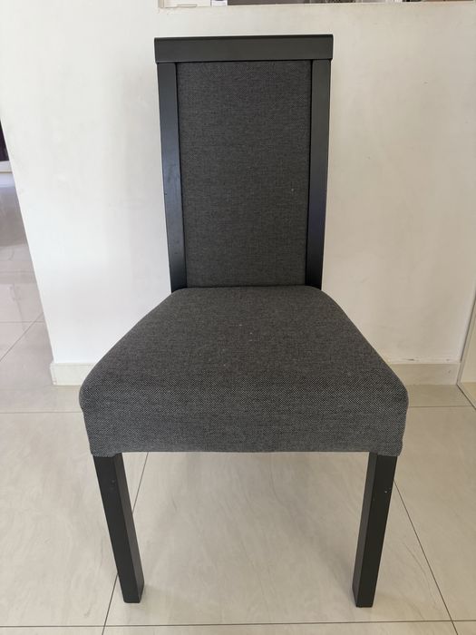 Трапезна маса със столове