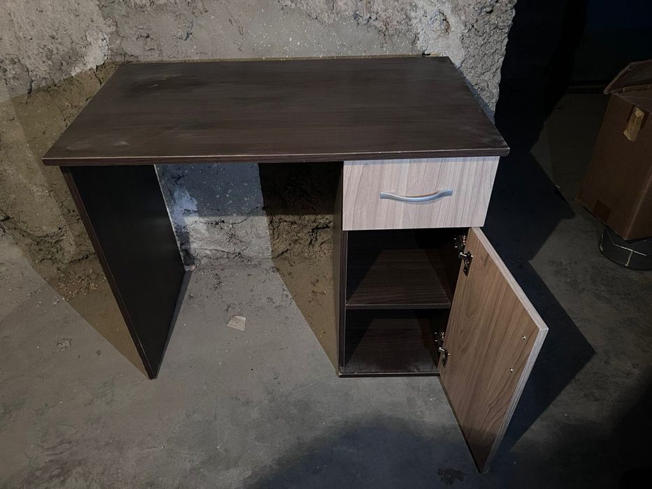 Бюро за детска стая