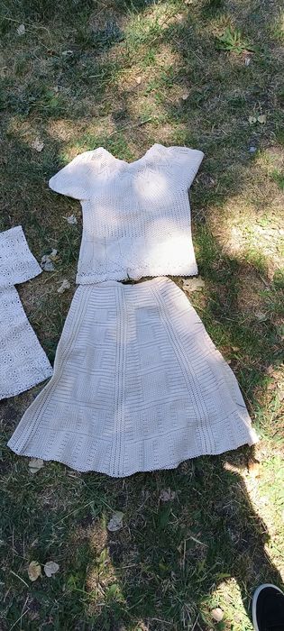 Продавам плетен на ръка женски комплект