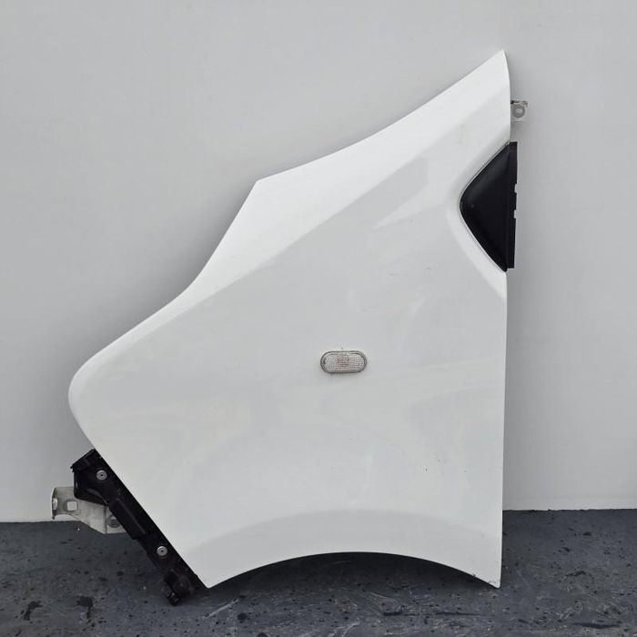 Aripa fata stanga alba cu suport Renault Trafic 3