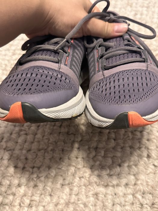 Adidasi Under Armour