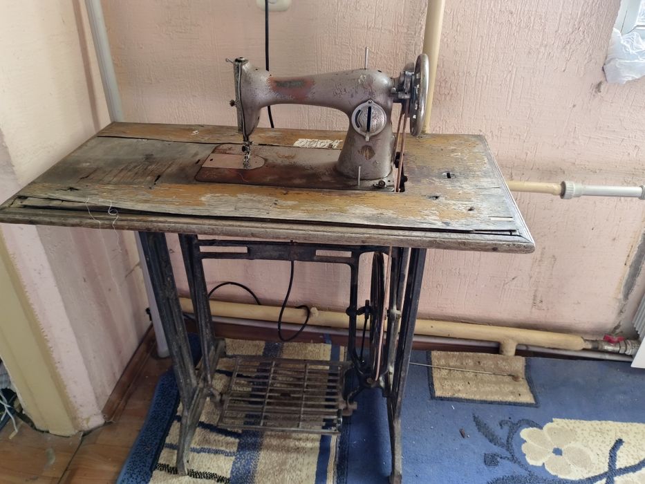 Машинка швейная ножная