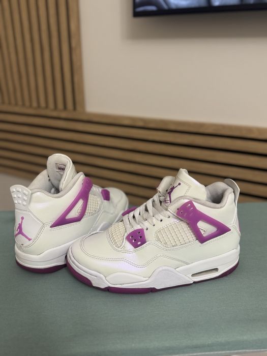 Vând Jordan Air 4 Retro Violet