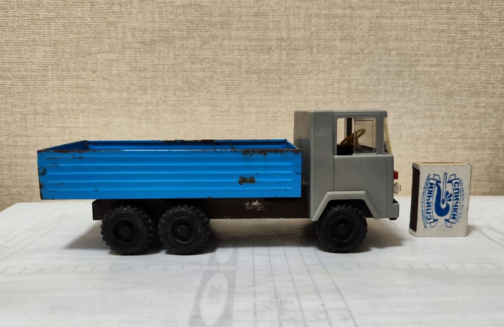 Советская игрушка