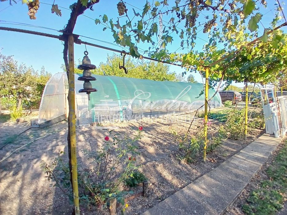 Двуетажна ТУХЛЕНА вила на плоча – местност Под Манастира.