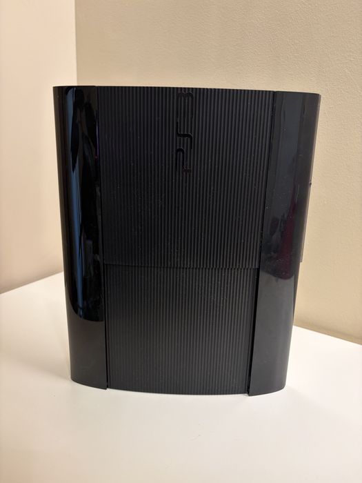 PS3 SuperSlim modat 10 jocuri