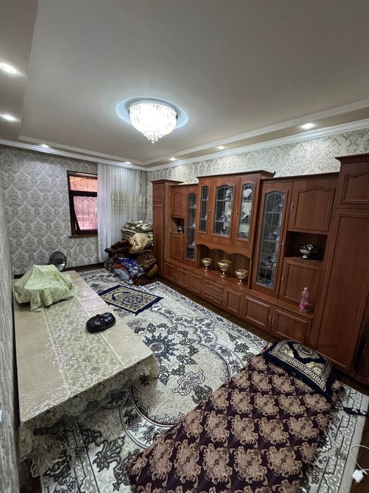 Katta balkonlik 2 xona 3 xona qilinga Uy sotiladi