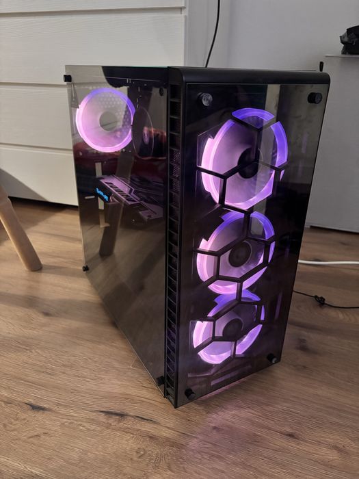 Calculator/PC Gaming RGB• procesor ryzen 5-3600x• 16gb ram• Video 4gb