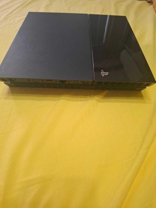 Продавам Playstation 4 fat 500 GB