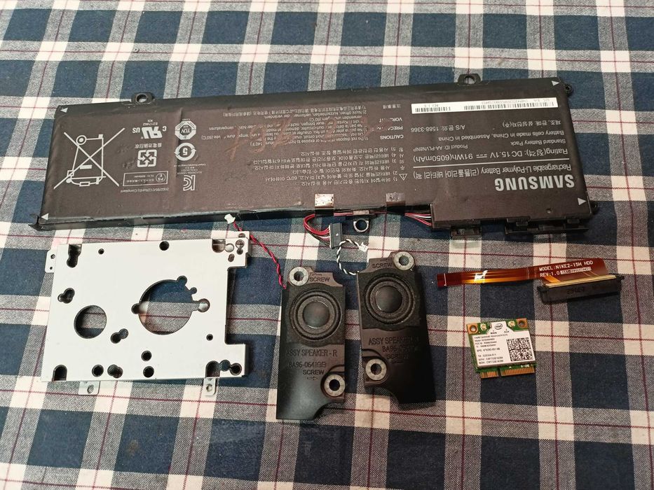 Elemente Samsung NP780Z5E np780z