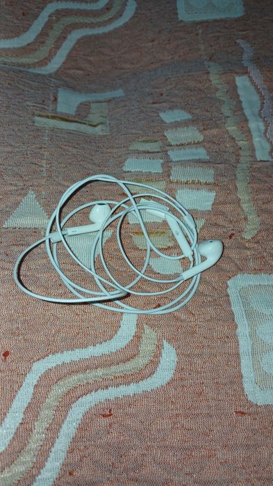 Проводной наушник apple