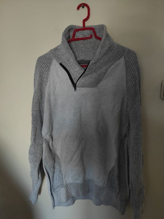 Pulovere, jersee, mărimi diferite, modele diferite, culori diferite