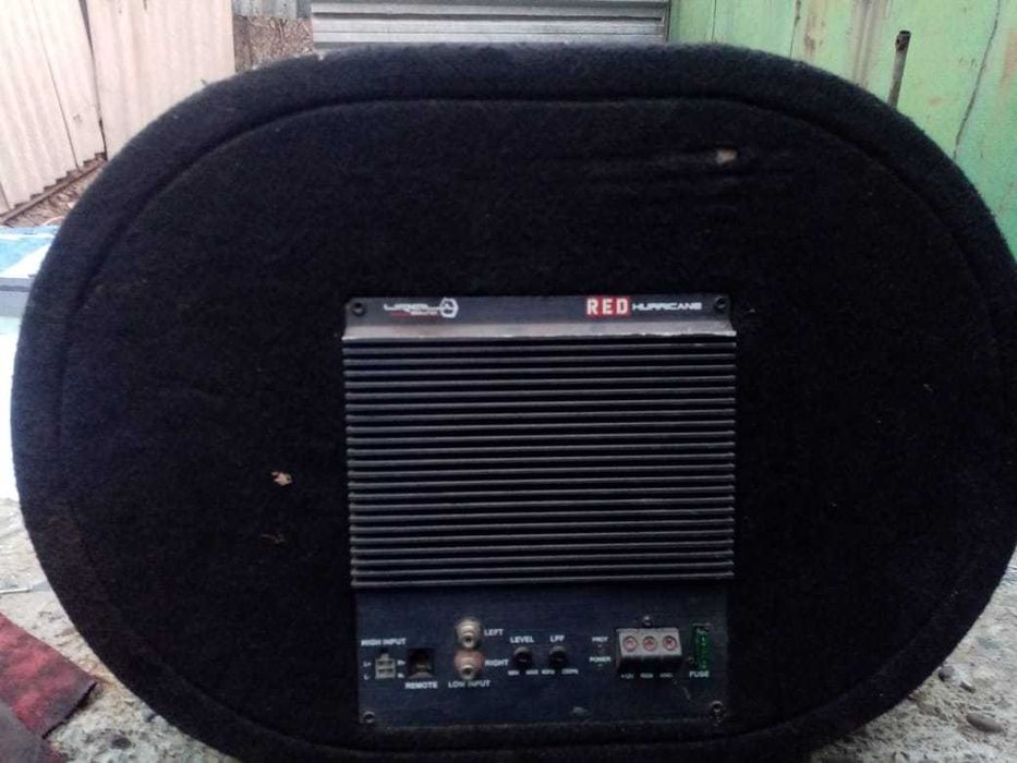 Продам сабвуфер с усилителем