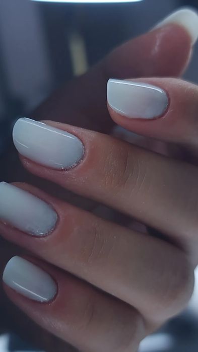 Unghii cu gel și semi