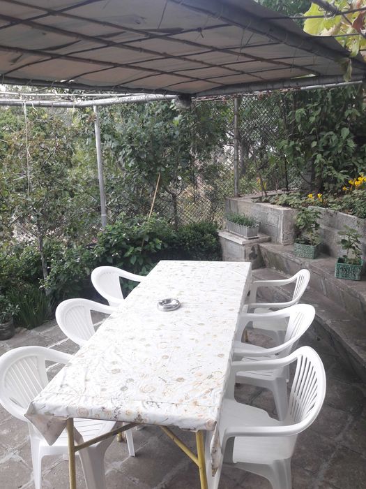 Продавам имот - четири етажна обзаведена къща