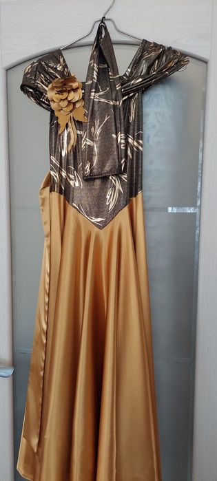 Платье атласное на 10-12 лет