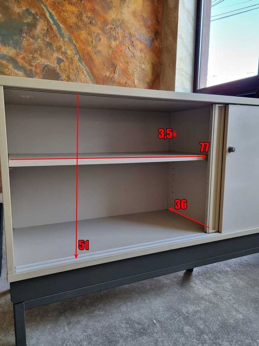 Vand corp de mobilier