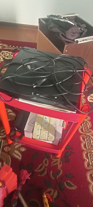 PS3 512 gb xolati zur aybi psda yuq 13ta top o'yini bor 2ta pulti bor.