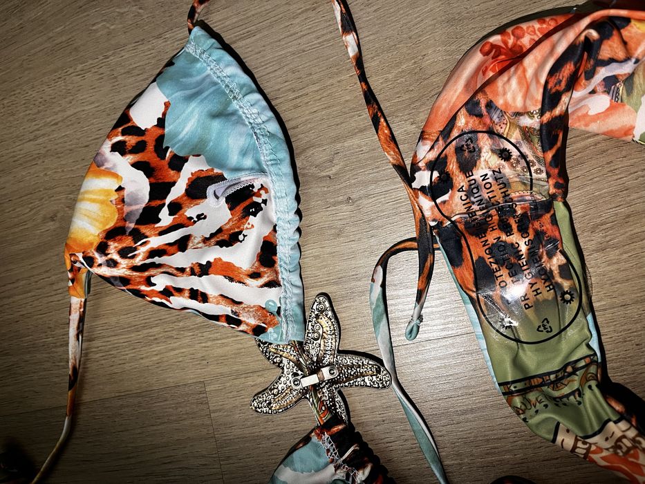 Бикини с ярким принтом