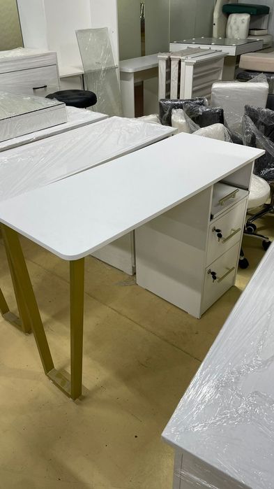 Маникюрный стол в наличии