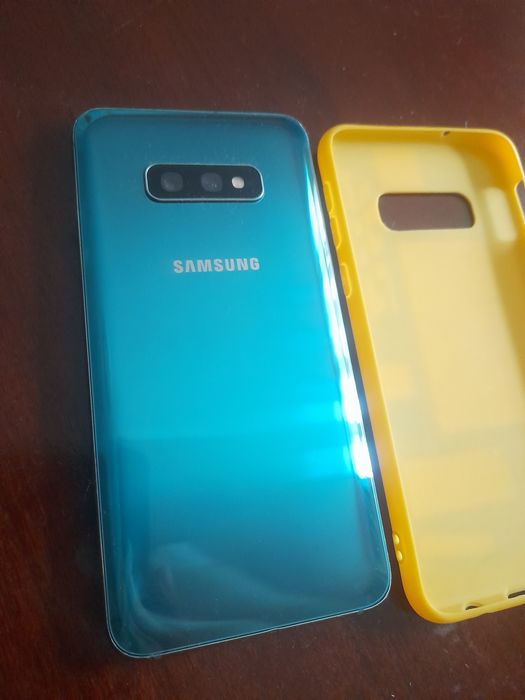 Samsung Galaxy S10e 6/128 телефон