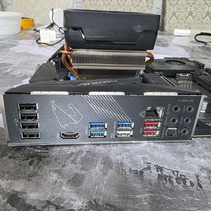 Материнская плата GigaByte X570 Aorus Elite