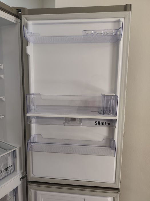 Хладилник Беко с долна камара