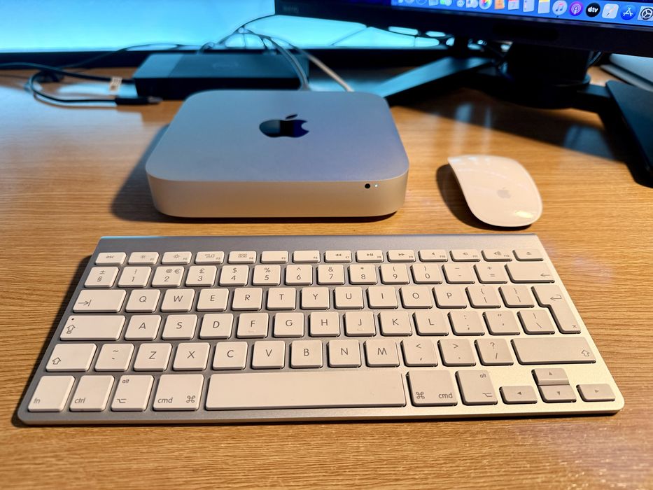 Apple Mac Mini i5 / SSD 240GB / Tastatura Apple + Magic Mouse