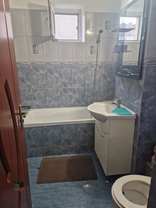 Inchiriez apartament