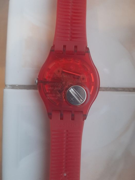 Ceas Swatch Red Rebel model SUOR701