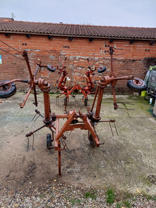 Greblă de împrăștiat si întors fân