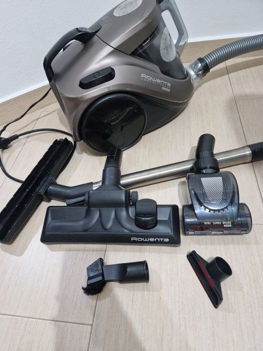 Aspirator fara sac Rowenta Compact Power Cyclonic Animal Care RO3786EA