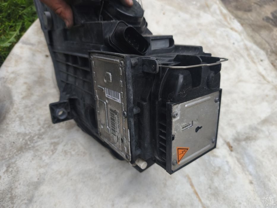 Far bixenon dreapta față Volkswagen Passat B6 2005-2010 3C0941752G