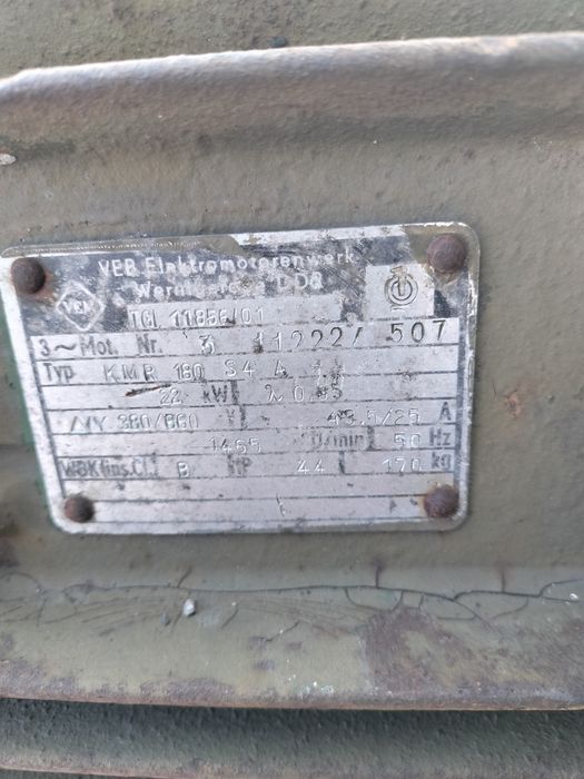 Электро двигатель 2 штук.