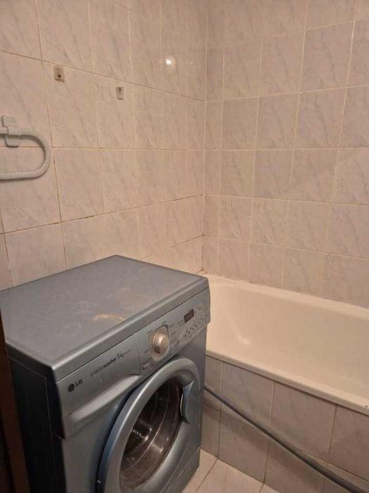 Срочно 2к.кв. продам рядом БСМП. 4-этаж