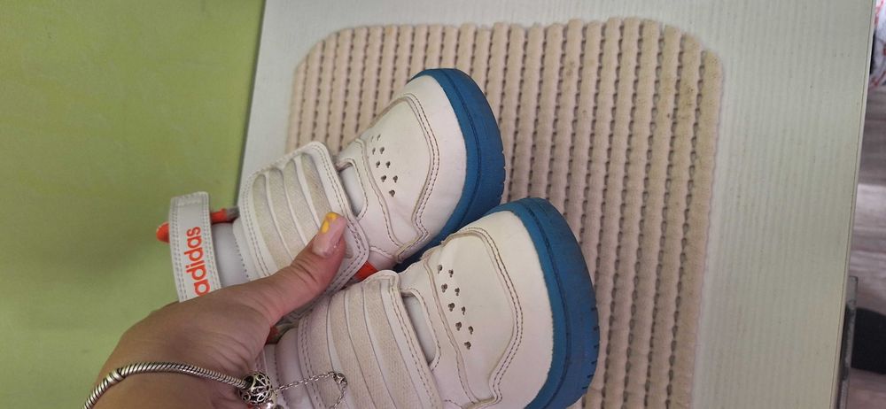 Adidasi stil gheata marime 26