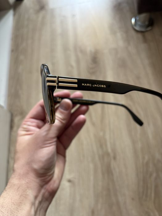 Продавам чисто нови очила