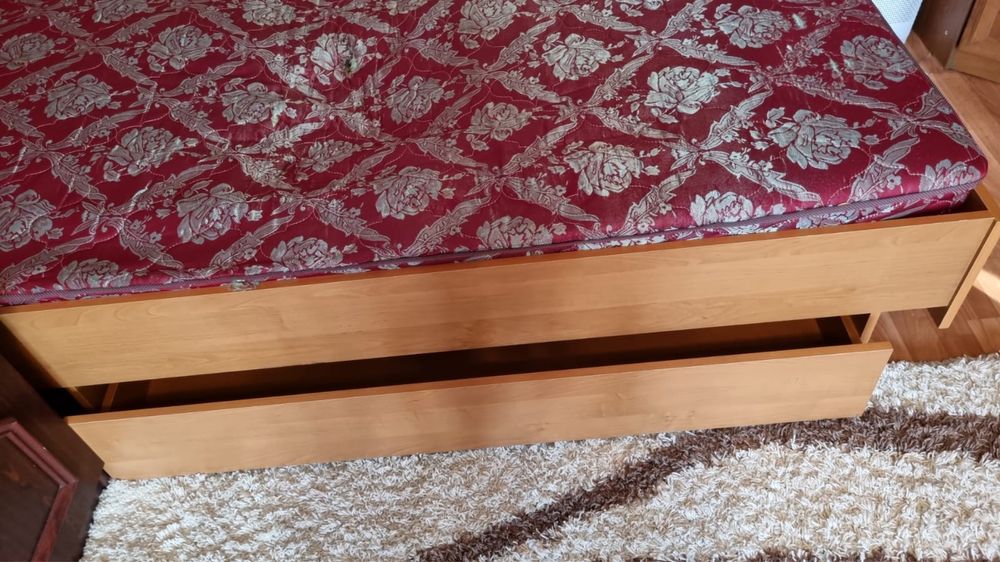 Продам полуторку кровать