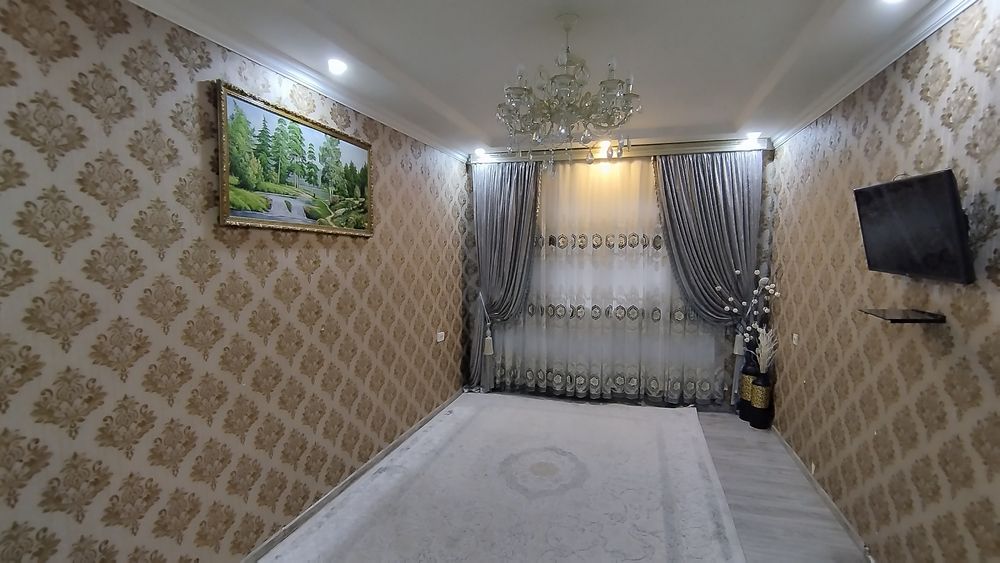 Сдаётся трёхкомнатная квартира в 17 квартале, 4 этаж.