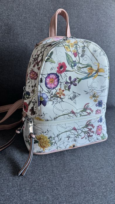 Цветна раничка