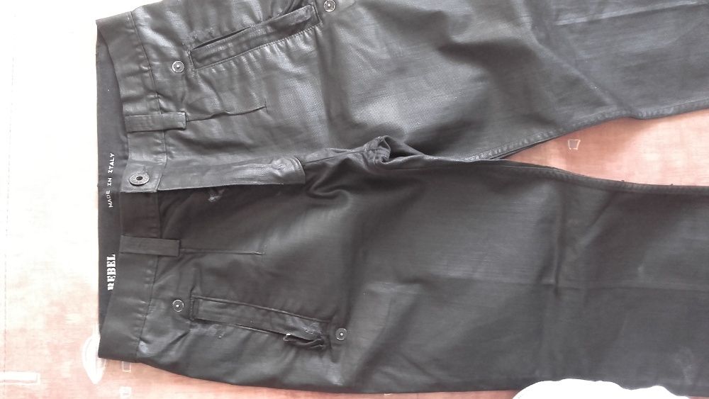 Pantaloni culoare neagra