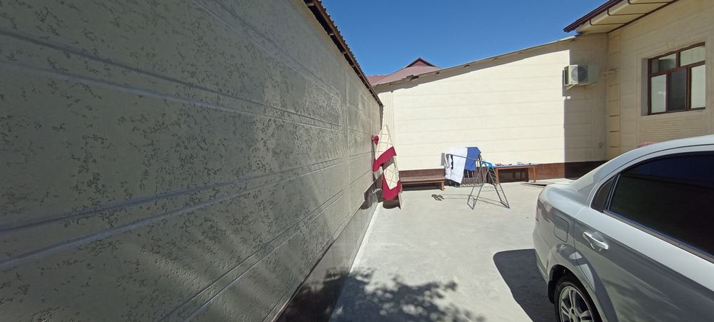 SROCHNA Qibray tumani Qoramurt postini oldida uy sotiladi 3.5 sotixli