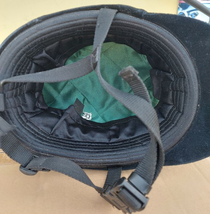 Детска Тока черно кадифе