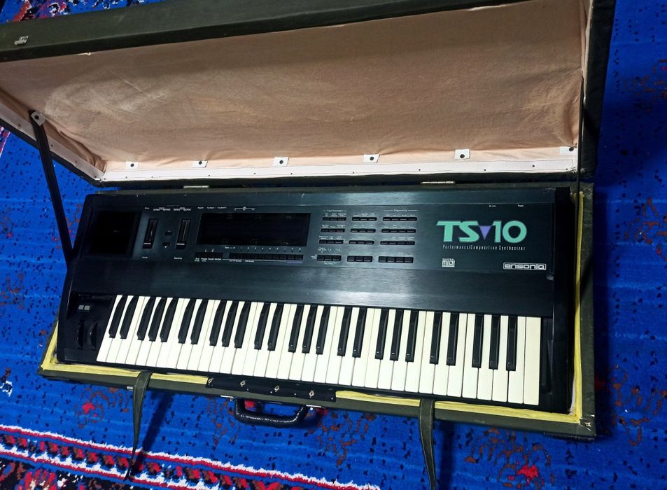 Ensoniq ts 10 sotiladi.  3-5 Versiya