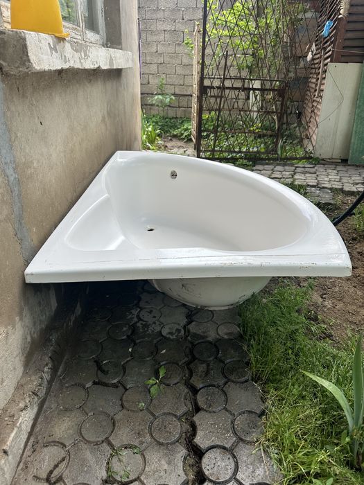 Vanna djakuzi srochniy sotiladi