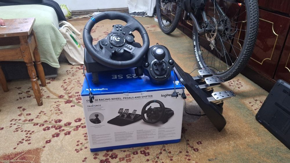 Volan Logitech G923 SE + Pedale + Shifter Logitech - Ca Nou, Cu Cutie - Iasi
